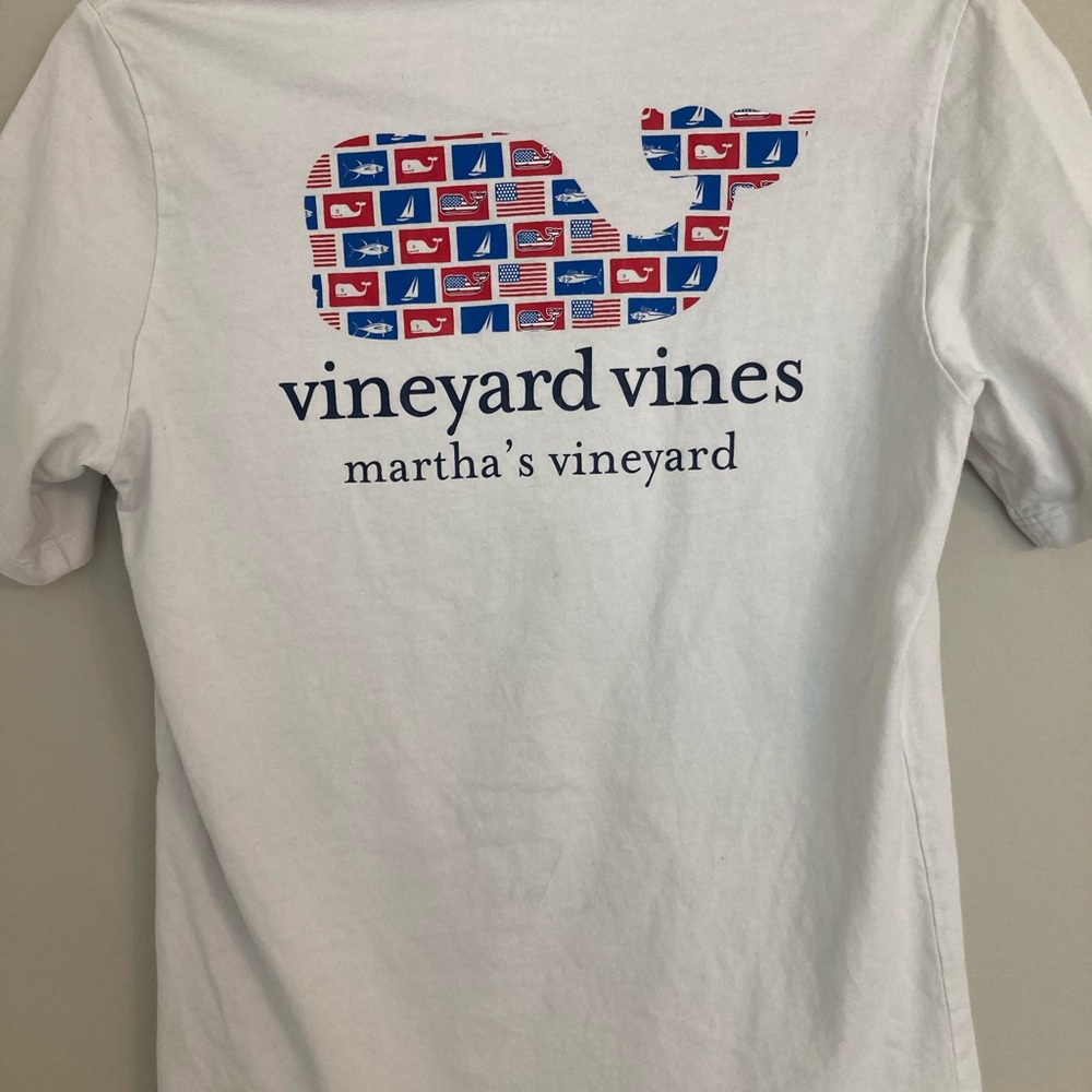 Vineyard Vines White and Red Short Sleeve Tee